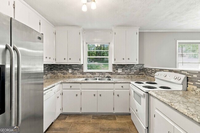 Building Photo - 9169 Lakeview Dr SW
