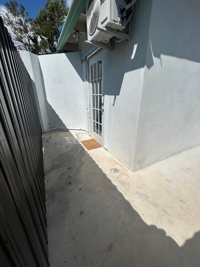 Building Photo - 6701 SW 67th Ave