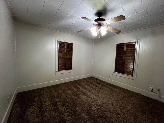 Building Photo - Two bedroom, One Bathroom , near UL