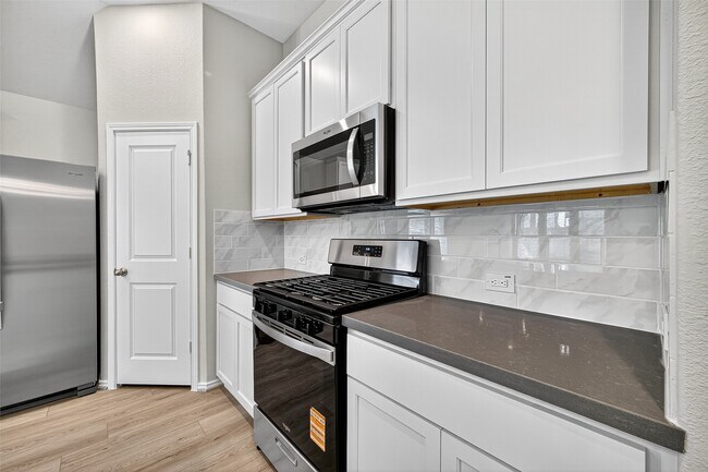 Building Photo - 8915 Field Daisy Ct