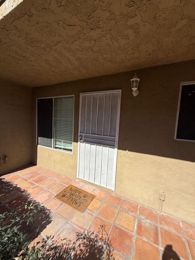 Building Photo - Beautiful 2 Bedroom 1.5 Bath Home