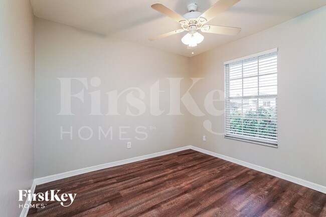 Building Photo - 2105 NW 1st Pl