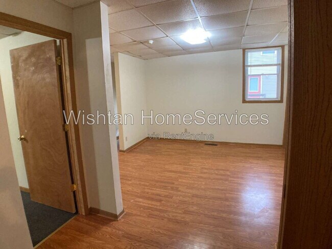 Building Photo - 308 W Adams Rd
