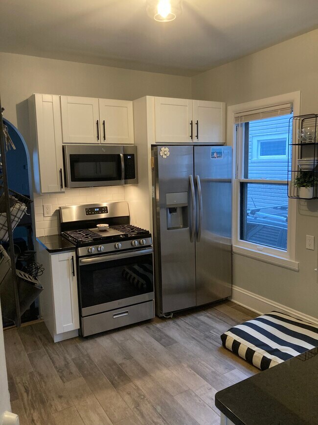 Subway tile backsplash behind sink and oven. - 1265 Jackson Ave