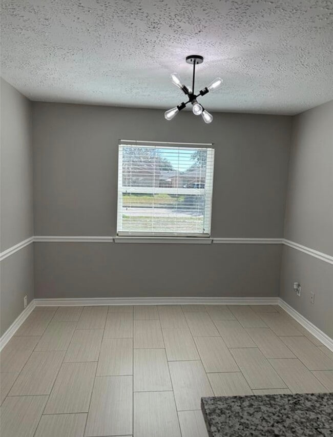 Building Photo - 2318 Aprilmont Dr