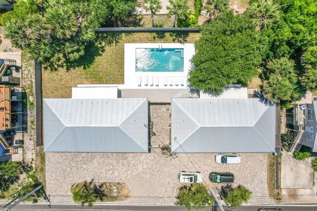 Building Photo - 107b A St