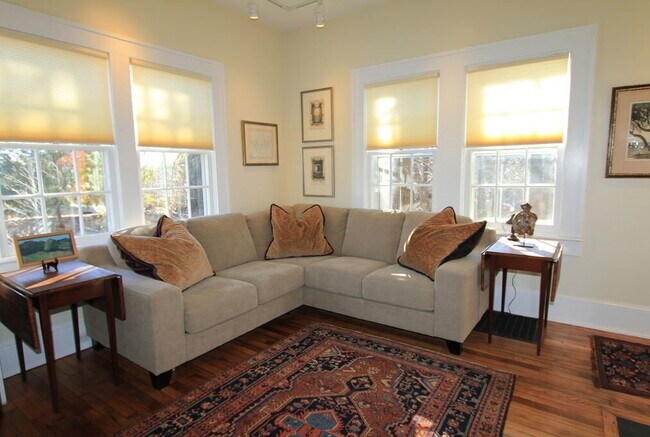 Building Photo - Comfortable and Spacious Rental Opportunity