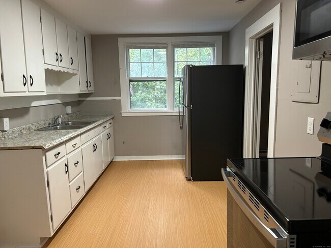 Building Photo - 92-98 Boswell Ave