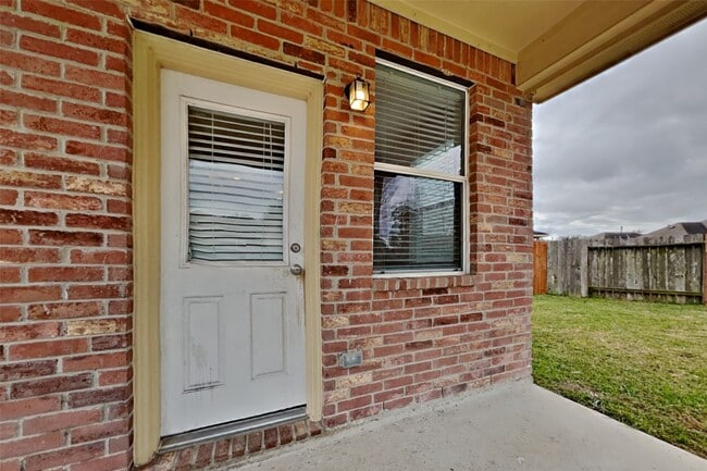 Building Photo - 21405 Surrey Glen Ct