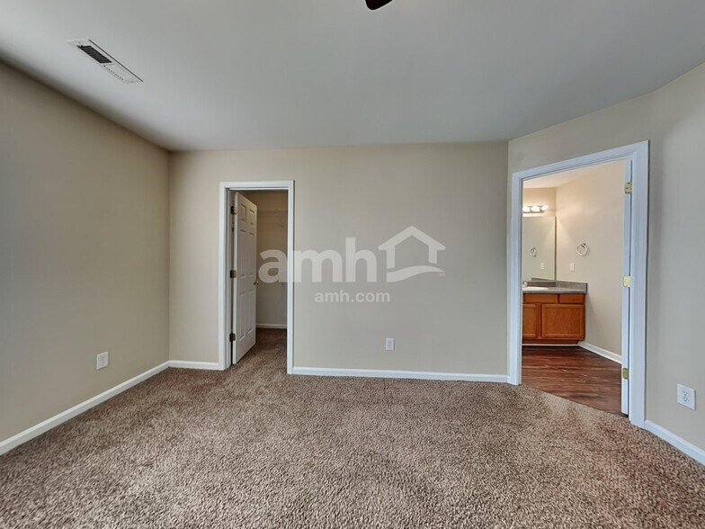 Building Photo - 4 Sandwort Ln