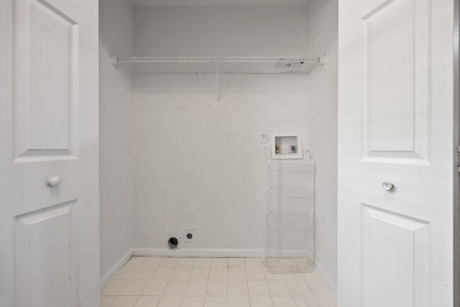 Building Photo - Spacious 3BR/3BA + 2 Bonus Rooms | $2,500/...