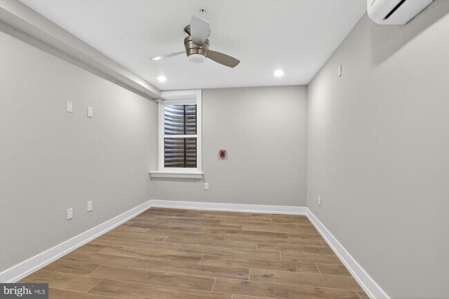 Building Photo - 2034 N Front St