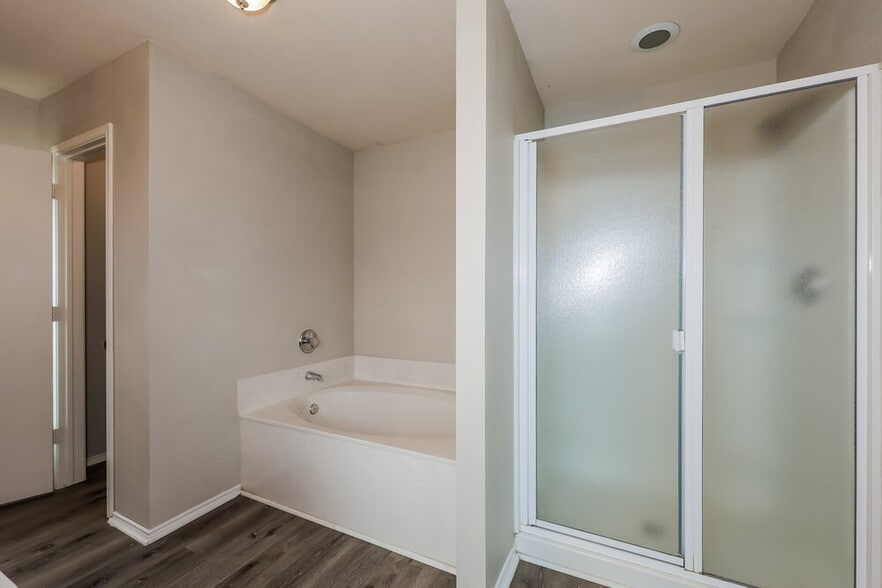 Building Photo - 6217 Winnebago Ct