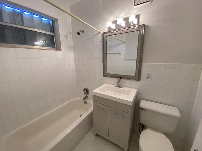 Building Photo - 2982 SW 25th St