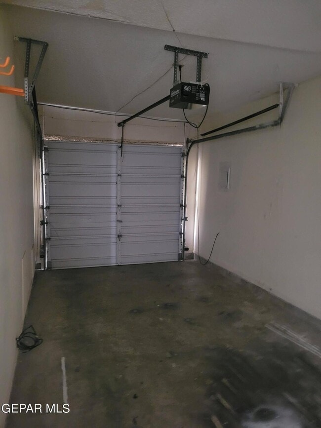 Building Photo - 3200 Mountain Ridge Dr