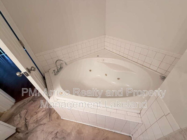 Building Photo - 2372 Isle Royal Ct SE