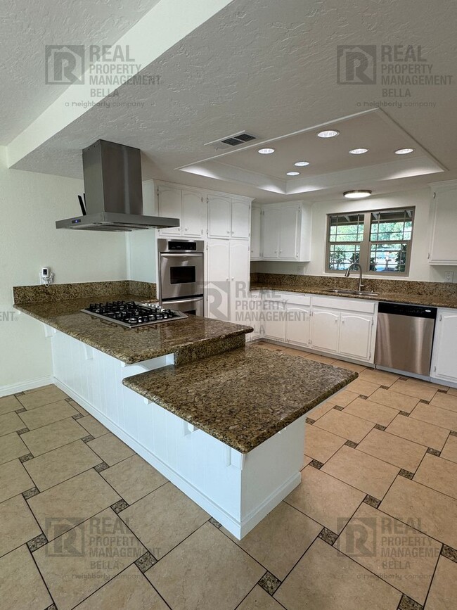 Building Photo - Spacious Single-Story 7-Bedroom Home with Open Layout & Abundant Natural Light