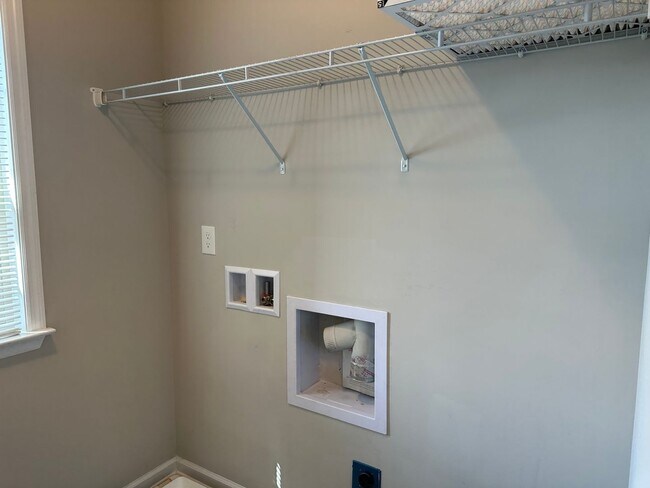 Building Photo - 1/2 off first full month rent move in special