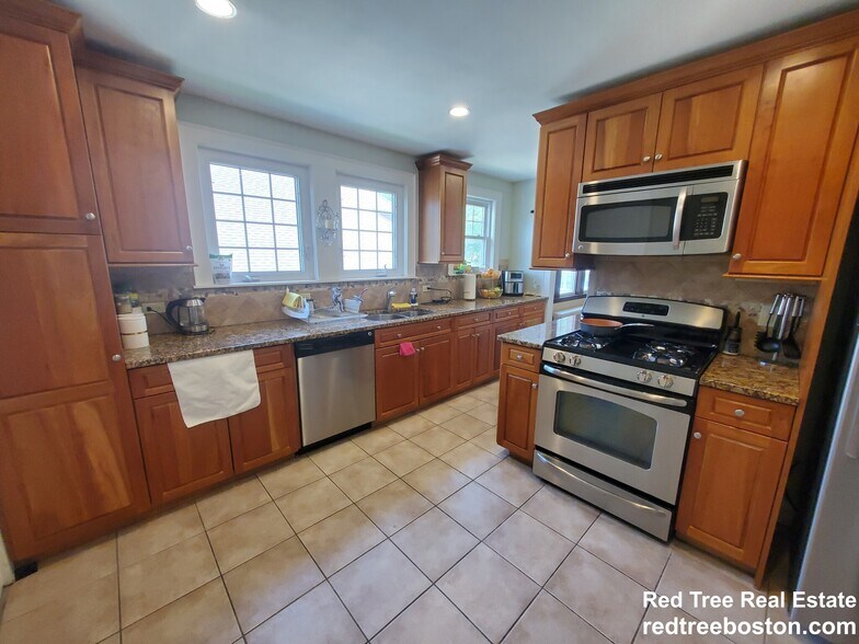 Building Photo - 41 Blenford Rd