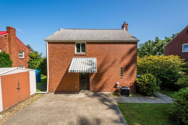 Building Photo - AVAILABLE OCT 1ST!! RENOVATED 3-BEDROOM PENN HILLS!!