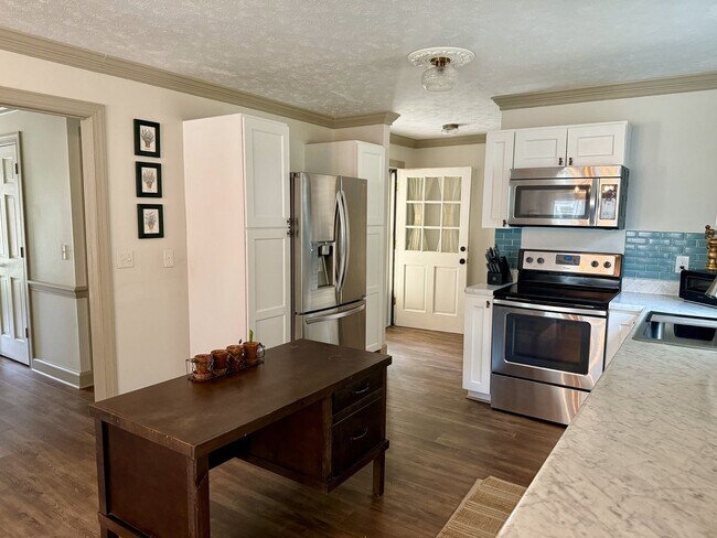 Building Photo - 405 Andros Dr
