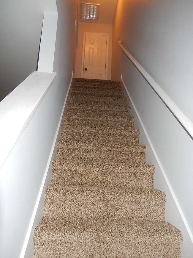 Building Photo - 8008 Banister Loop