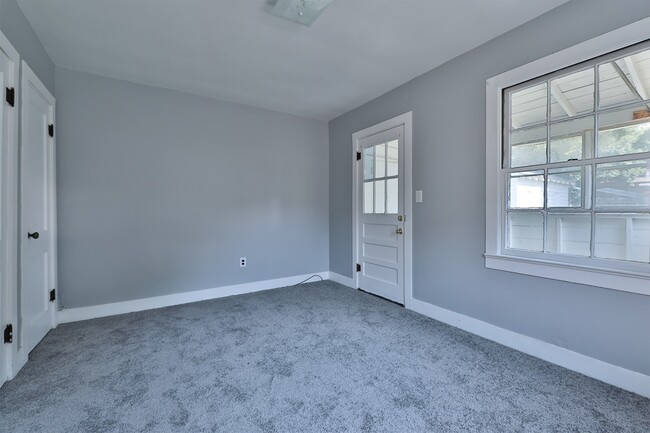 Building Photo - 605/607 N 5th