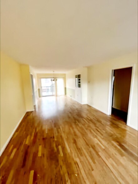 Building Photo - 606 Avenue C