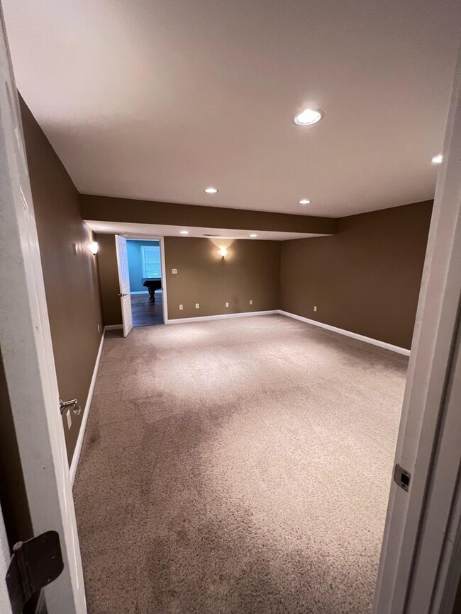 Building Photo - 212 Lakeside Dr
