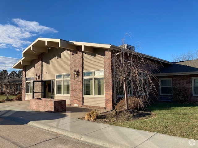 Building Photo - Woodland Park - Lyons, NE