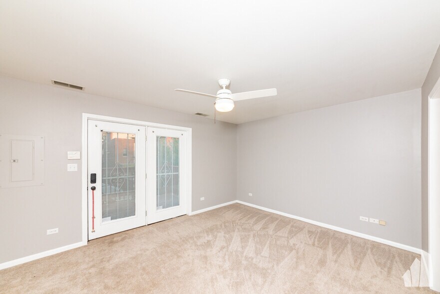 Building Photo - 1471 N Larrabee St