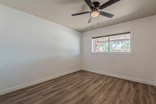 Building Photo - Three bedrooms and POOL in South Scottsdale!