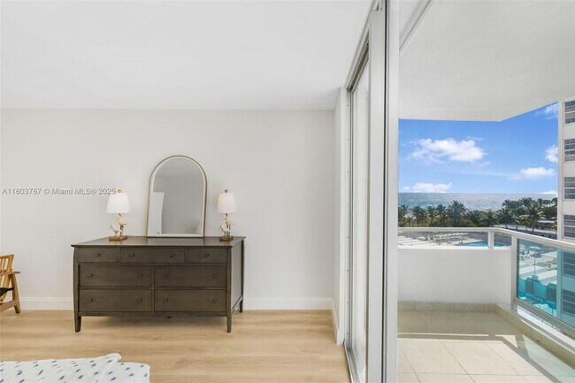 Building Photo - 5151 Collins Ave
