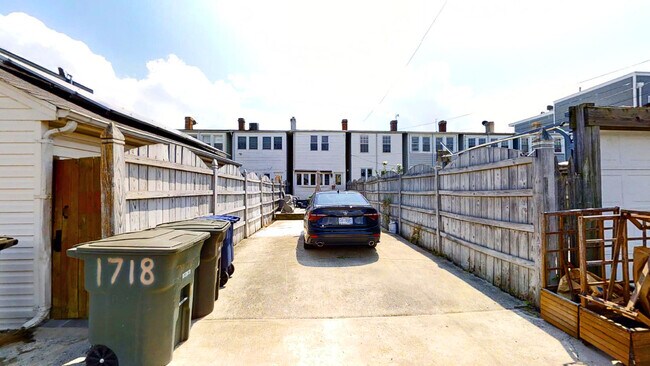 Building Photo - 1718 D St SE