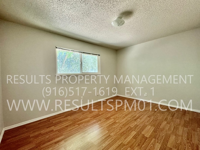 Building Photo - Spacious and Updated 3-Bedroom Duplex in F...