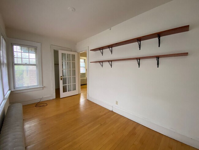 Building Photo - 2533 N Lake Dr