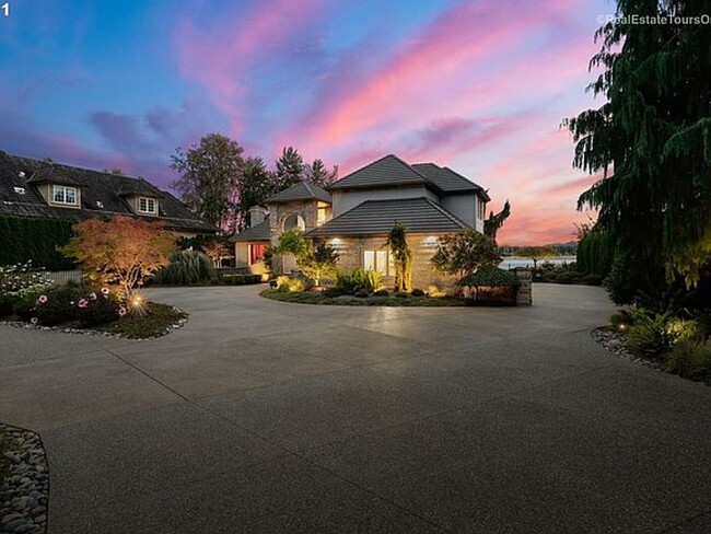 Building Photo - Incredible River Front Home in Vancouver