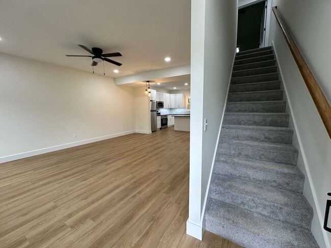 Building Photo - Gorgeous townhome on Candlers Mt! Close to LU. First month rent half off special!