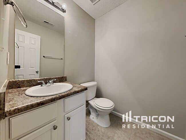 Building Photo - 724 Walton Dr