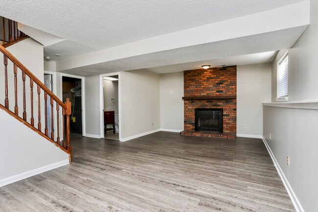 Building Photo - 1253 Advance Dr