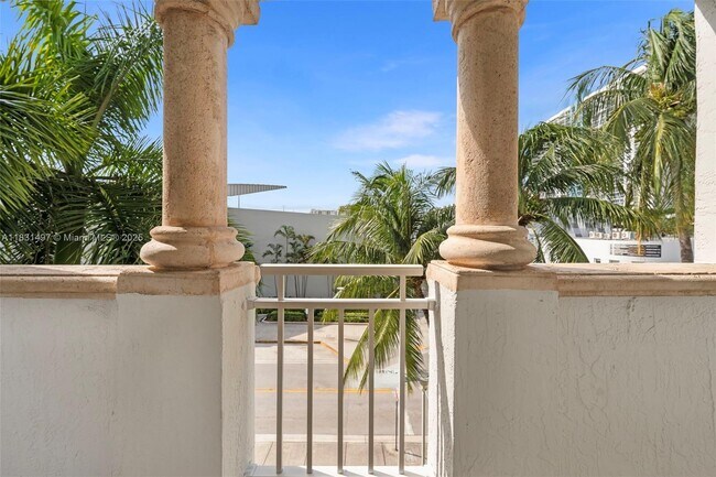 Building Photo - 1415 Sunset Harbour Dr