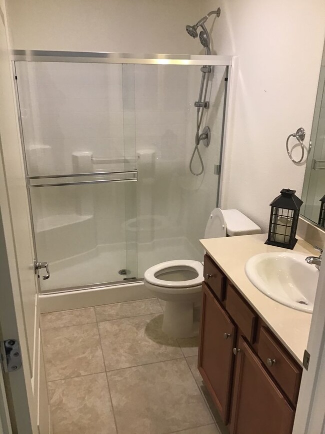 Building Photo - Beautiful 1 Bedroom 1 Bath Home With Al...
