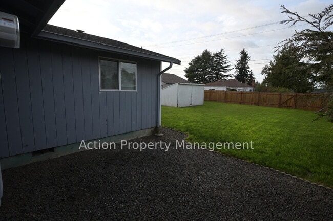 Building Photo - 2 bed, 1 bath, 1 car garage in Sequim