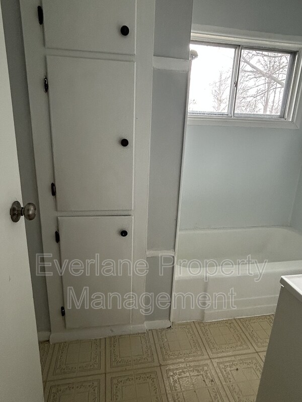 Building Photo - 6713 E 52nd St.