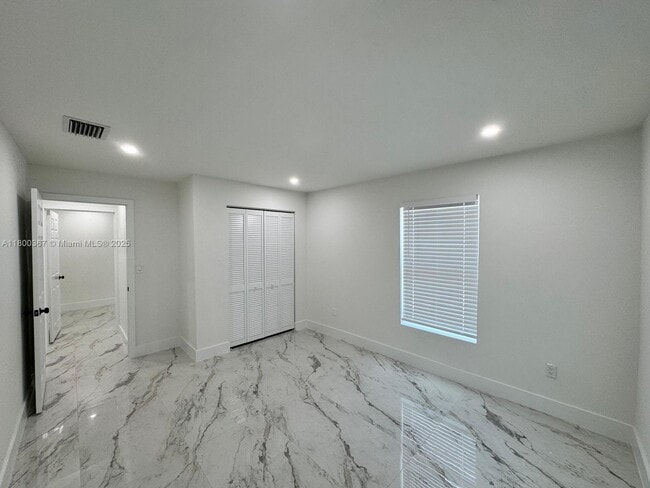 Building Photo - 11000 SW 47th Terrace