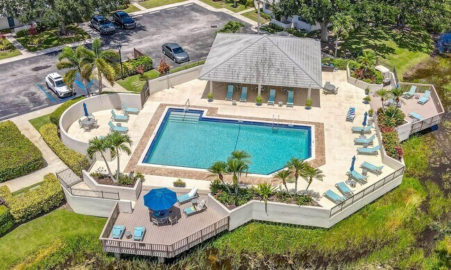 Building Photo - 112 Club Dr