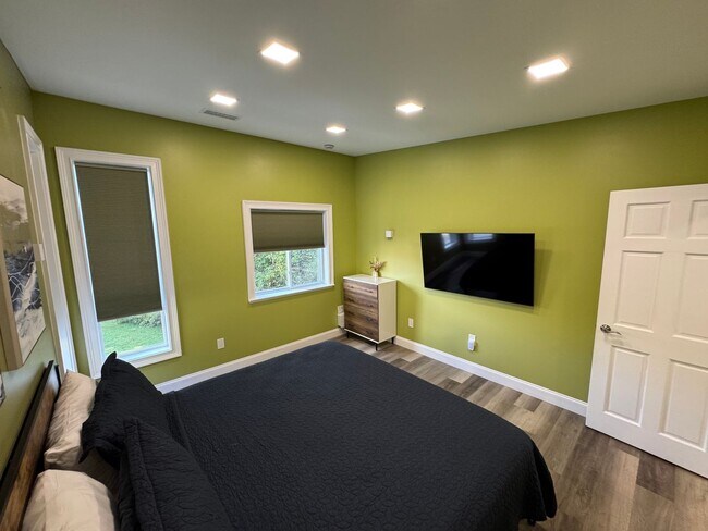 Building Photo - Pet Friendly!!!!