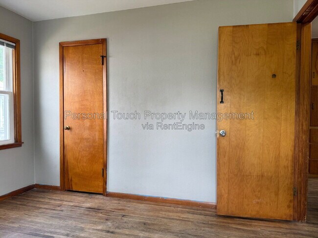 Building Photo - 413 22nd St S