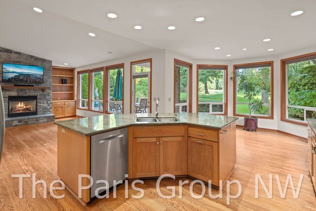 Building Photo - Gorgeous 3,400sf Golf Course Craftsman on Sahalee Country Club’s 7th Green