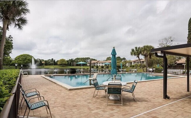 Building Photo - Remodeled 2BD/2BTH Condo Palm Harbor Condo...